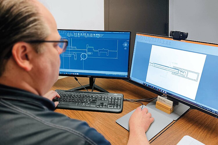 Dvě společnosti zabývající se okenní a dveřní technikou Roto Frank: Deventer a Ultrafab vyvíjejí a extrudují těsnící profily na míru přesně z těch plastů, které mají ideální vlastnosti materiálu pro požadované řešení.